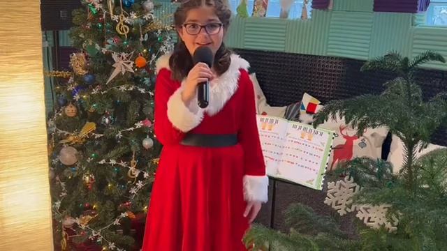 Victoria Iwinski 10 years old - It’s Christmas Time Pretty Baby - The Christmas Chronicles. смотреть онлайн