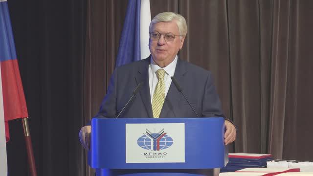 Дипломы выпускникам магистратуры МО, ФУП, УМП 03.07.2024 смотреть онлайн