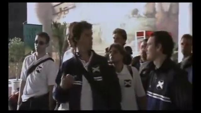 Mike Bassett England Manager - Airport scene смотреть онлайн