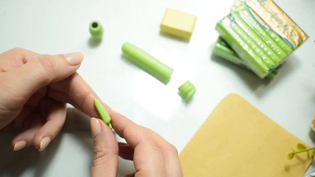 DIY: Бананы из полимерной глины / Делаем бусины своими руками / Polymer clay banana beads Tutorial смотреть онлайн