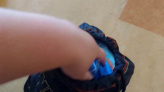 Бесплатная еда в Швейцарии/ Что дают?/Распаковка гуманитарки/Беженцы в Швейцарии/Switzerland 2022 смотреть онлайн