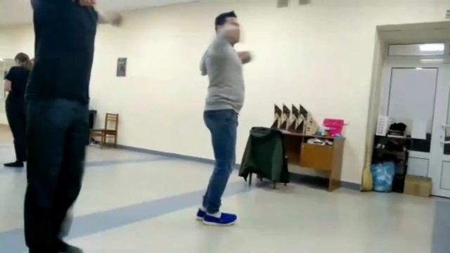 Лезгинка чеченская. РУССКИЙ УЧИТ ЛЕЗГИНКУ. смотреть онлайн