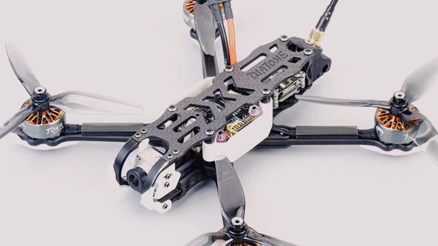 Что такое FPV дроны | Разница между цифровым и аналоговым смотреть онлайн