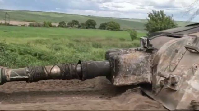 ВС РФ оторвали башню польской САУ Krab😁 смотреть онлайн