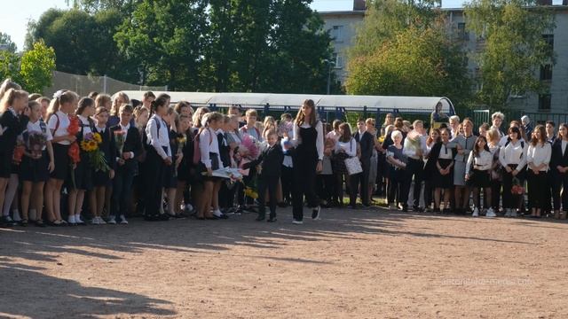 День знаний в школе №421 Петродворцового района. Видеосъемка детских праздников смотреть онлайн