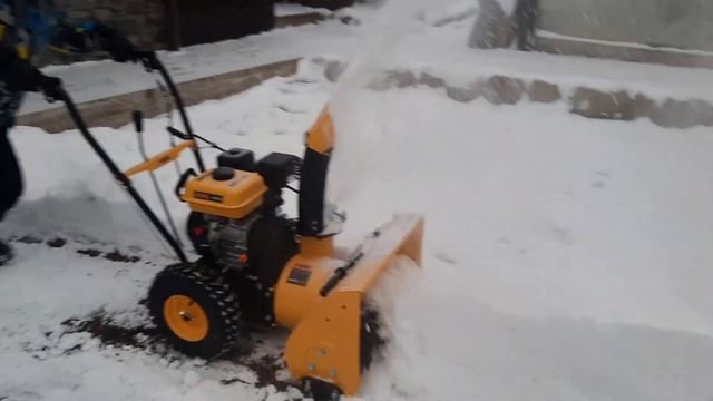 Тестируем снегоуборщик Denzel SB 560 по первому снегу смотреть онлайн