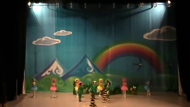 детский танец "На поляне" Гр: Жаным! смотреть онлайн