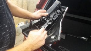 как снимается задний фонарь рено сандеро 1