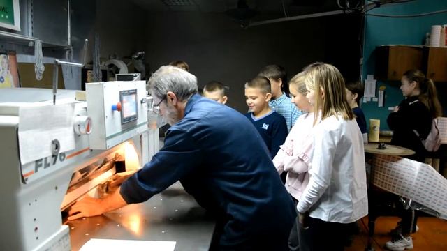 Резка бумаги для офсетной печати смотреть онлайн