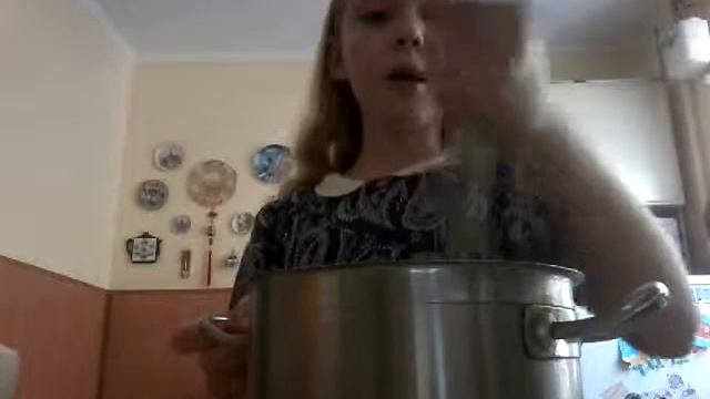 Делаю блинчики \ Роблю млинці смотреть онлайн