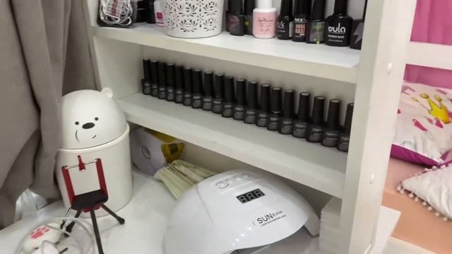 уборка на новом маникюрном столе | расставила все гель лаки смотреть онлайн