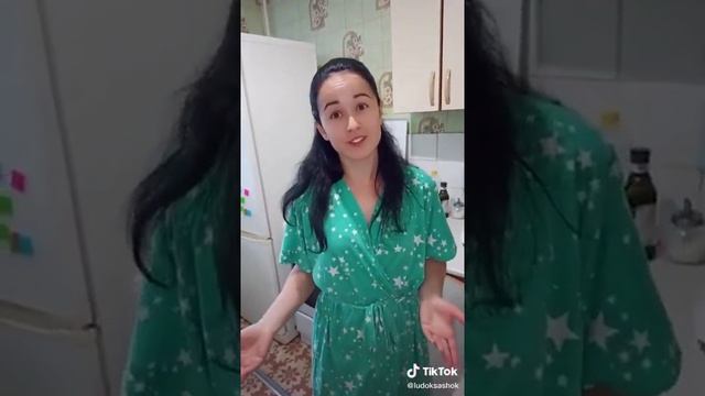 #VINE Что подарить парню на 18 лет ‼️ Лайфхак ✔️ Ловите ?? #людасаша #вайн #vines смотреть онлайн