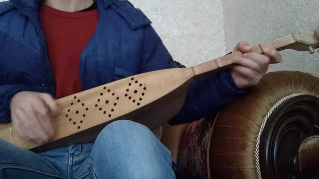 Играет Ислам на пандуре смотреть онлайн