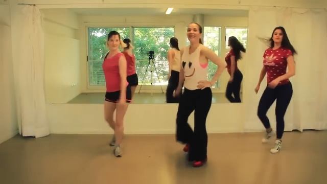 Natalia Oreiro . Bailando con sus Bailarinas Cumbia . Nasha Natasha Tour 2014 (Rusia) смотреть онлайн