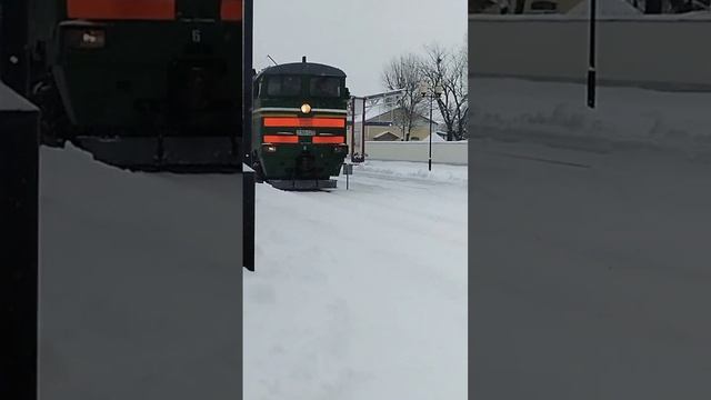 Респект машинисту Тепловоза 2ТЭ10У, Посигналил в камеру