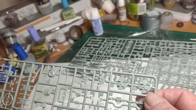 Live Scale Modelling with Rob the Builder; unboxing the Academy models 1/350 HMS Warspite . Pop p… смотреть онлайн