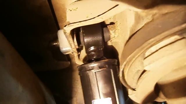 Hyundai Solaris - Замена задних амортизаторов.