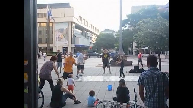 Вуличний брейк-данс у Бургасі смотреть онлайн