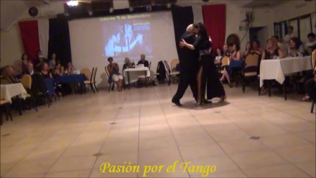 ANGELA RUTH MANONELLAS y TOTO FARALDO Bailando COLOR CIELO en la Milonga del CLUB de ARQUITECTURA смотреть онлайн