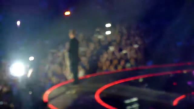 "Rock DJ" Robbie Williams Take The Crown - live at The O2 Friday 23rd Nov 2012 смотреть онлайн