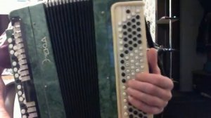 Разбор песни есть красивая одна девушка на земле на баяне