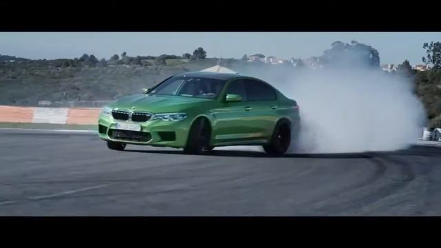 BMW M Colours BMW M5 in Special Paint Java Green metallic смотреть онлайн