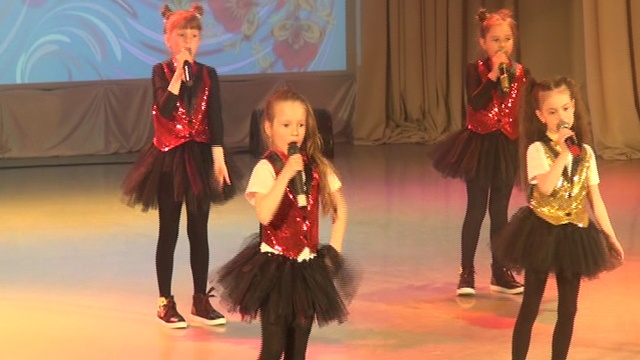 Девочки танцуют и поют 2018 смотреть онлайн