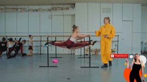 ЧЕЛЛЕНДЖ соревнование! ПРОДОЛЬНЫЙ ШПАГАТ со станка! Кто дольше? Шоу балет "Культурная революция"