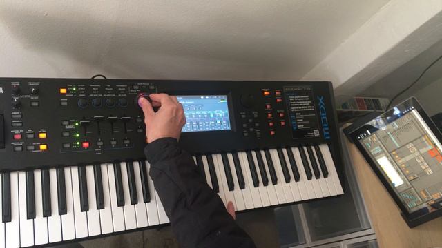 MODX Jam with Ableton as MIDI sequencer смотреть онлайн