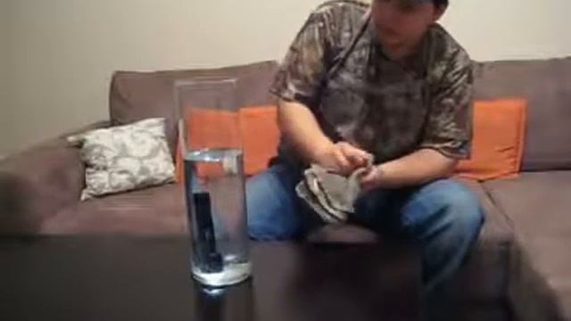 Тест на водонепроницаемость фонаря Nextorch T9 смотреть онлайн