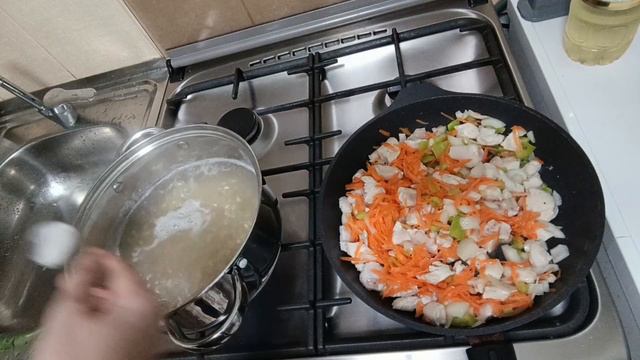 Суп с перловкой и курицей... смотреть онлайн