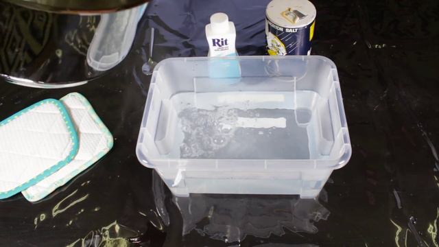 How to Dye Fabric - Shibori Pole Dyeing Technique смотреть онлайн