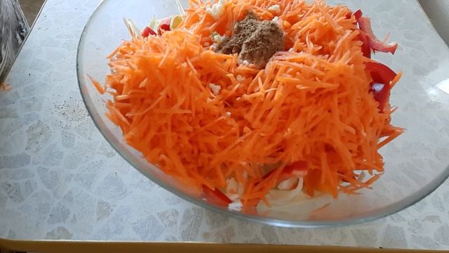 Салат из свежей капусты - Бабушкины рецепты смотреть онлайн