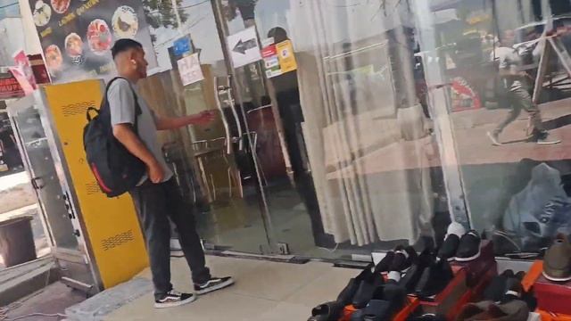 В Ташкенте 40 + Жара .На улице только молодежь. смотреть онлайн