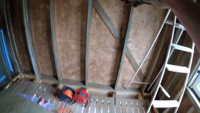 Этот отпуск был незабываемым))) Дом обшит, установили окна, утепляем стены и полы смотреть онлайн