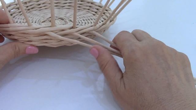 Тарелка с ажурной загибкой из бумажных трубочек смотреть онлайн