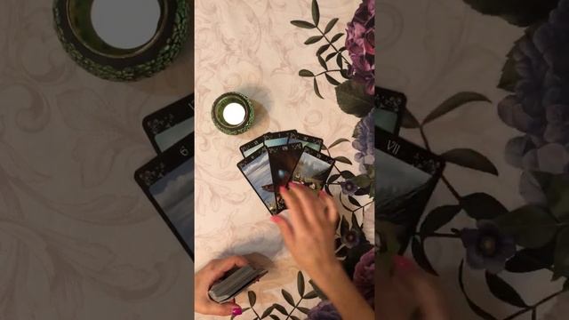 Хочет ли он быть со мной?? #shorts | Гадание Таро| Таро онлайн.. смотреть онлайн