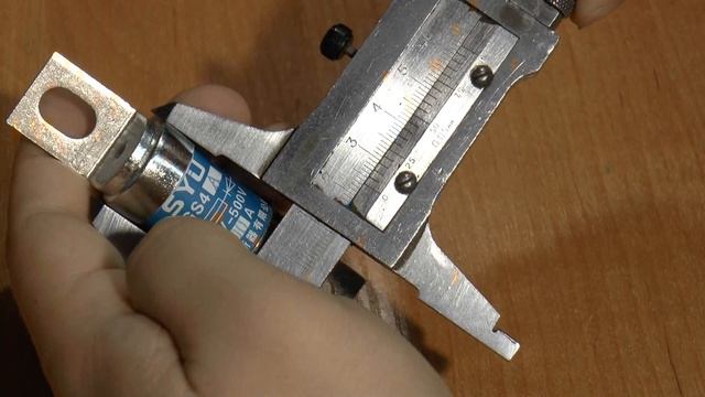 Силовые предохранители RGS4 на 100 и 200А 660В. Fuse RGS4 100A 200A 660V. смотреть онлайн