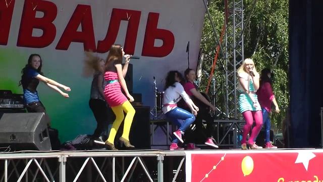 Настя Тарасова и Регина Аитова на Дне Города 2012 смотреть онлайн