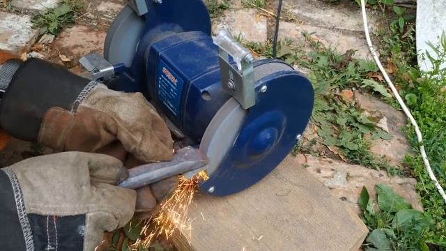 Изготовление зубило в кузнечной мастерской. Закалка и тестирование инструмента смотреть онлайн