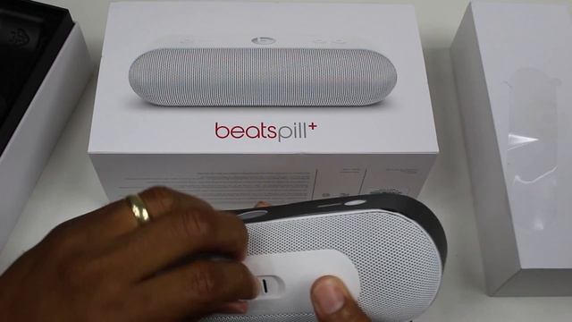 Beats Pill Plus Unboxing смотреть онлайн