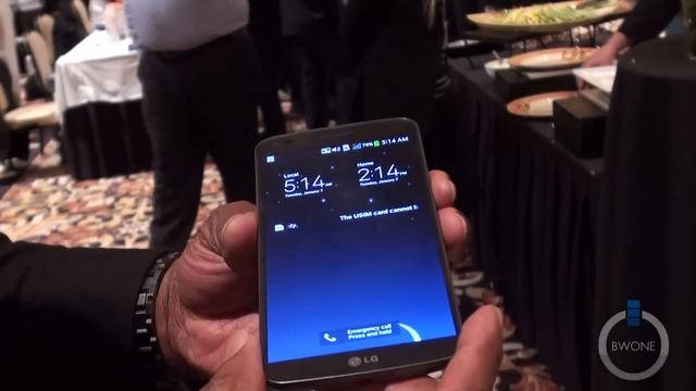 LG G Flex Hands On & In-Depth Look смотреть онлайн