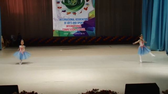 Abilzhan Riana, Tileubekkhyzy Aisha --- Polka Delibe Pizzicato смотреть онлайн