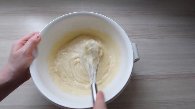 Пироги с брусникой и миндалем