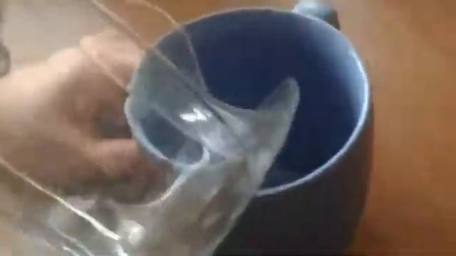 Учимся наливать воду в стакан смотреть онлайн