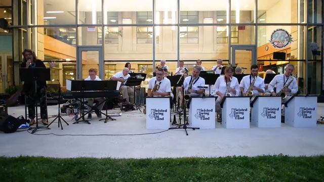 Orange Colored Skies - Twisted Swing Big Band смотреть онлайн