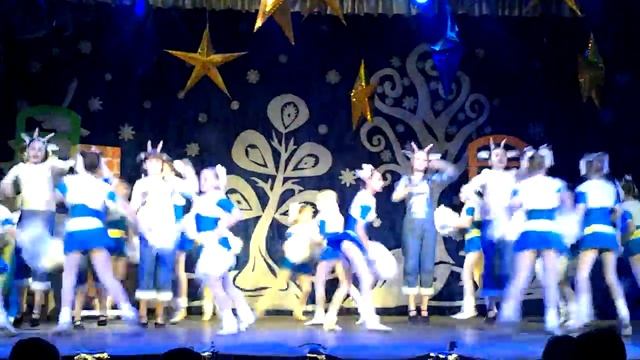 Веселые козлята. Образцовый ансамбль танца "Зорянка" смотреть онлайн