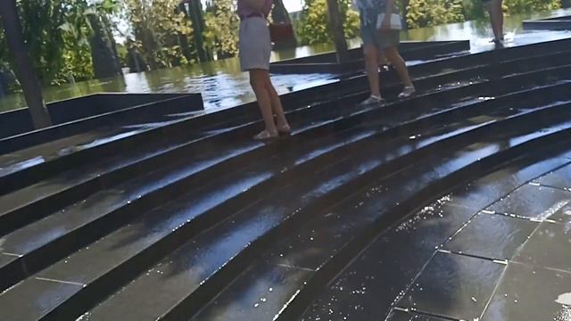 Парк Галицкого. Озеро на крыше водопада смотреть онлайн