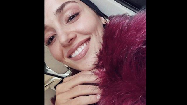 Does Hande Erçel have a cute new mother? Who is that woman смотреть онлайн