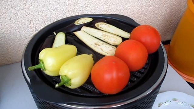 ГРИЛЬ-БАРБЕКЮ НЕ ВЫХОДЯ ИЗ ДОМА. ОВОЩИ И КОЛБАСКИ НА МАНГАЛЕ. Готовим на гриль-мангале GF-750